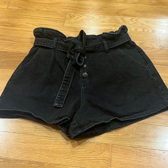 American Eagle outfitters button fly with belt mom Jean shorts size 12 . - Picture 1 of 10